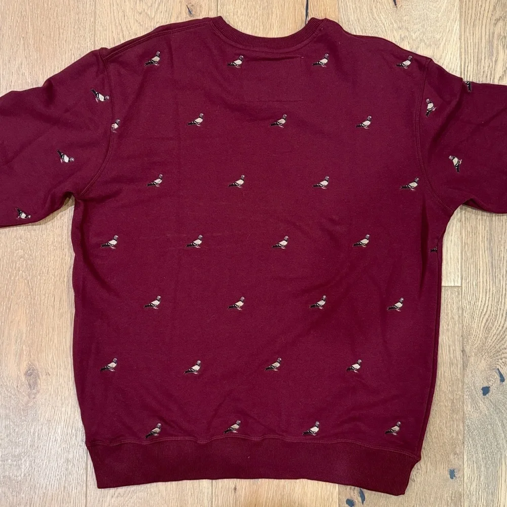 Staple Pigeon Men’s All Over Embroidered Crewneck Sweater Large - Picture 7 of 7
